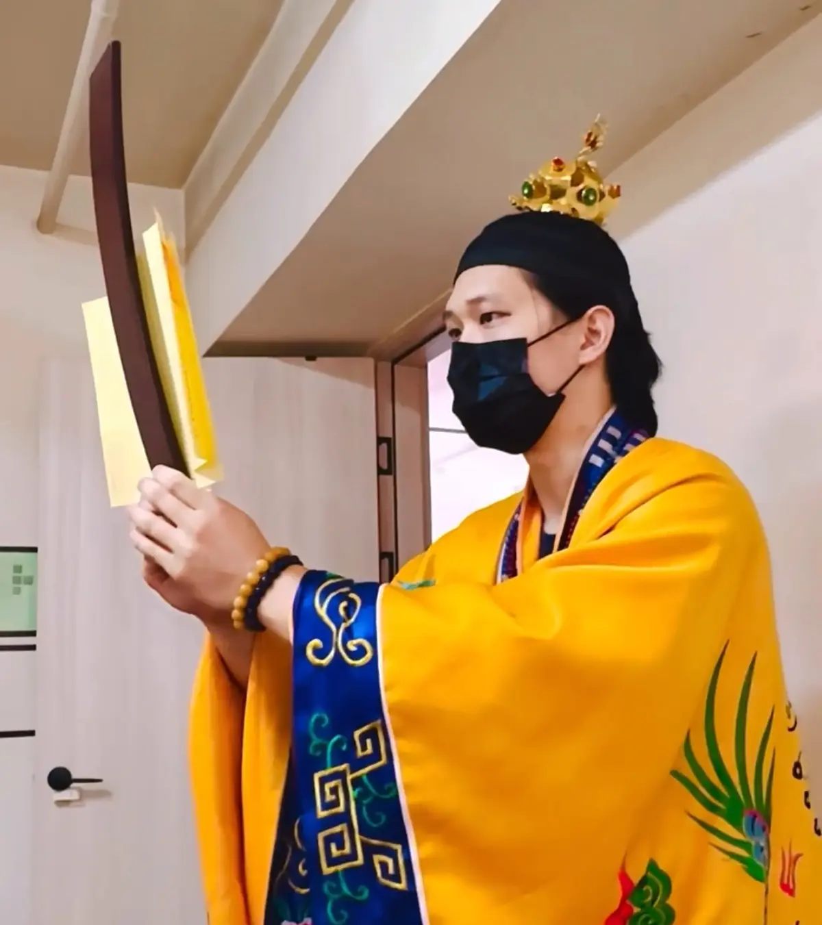 元覺道人進行科儀